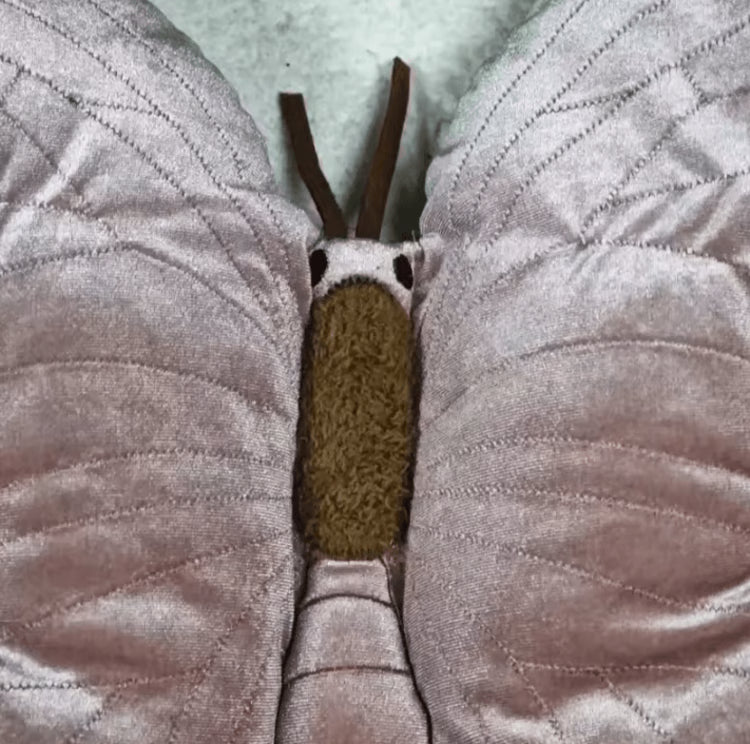 ButterflyDream Plush Decorative Throw Pillow – Pink Butterfly Cushion for Couch & Bed